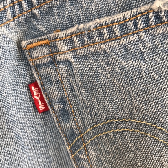 Levi’s Premium jean shorts Sz 26 Daisy Dukes raw hem jean Shorts distressed - Picture 11 of 16